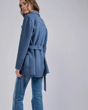 Veste ceinturée en double face laine cachemire bleu